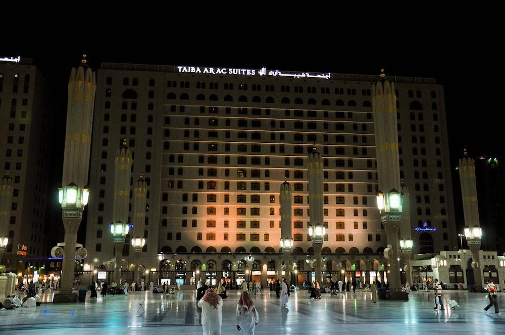 Taiba Suites Madinah Медина Экстерьер фото The hotel at night