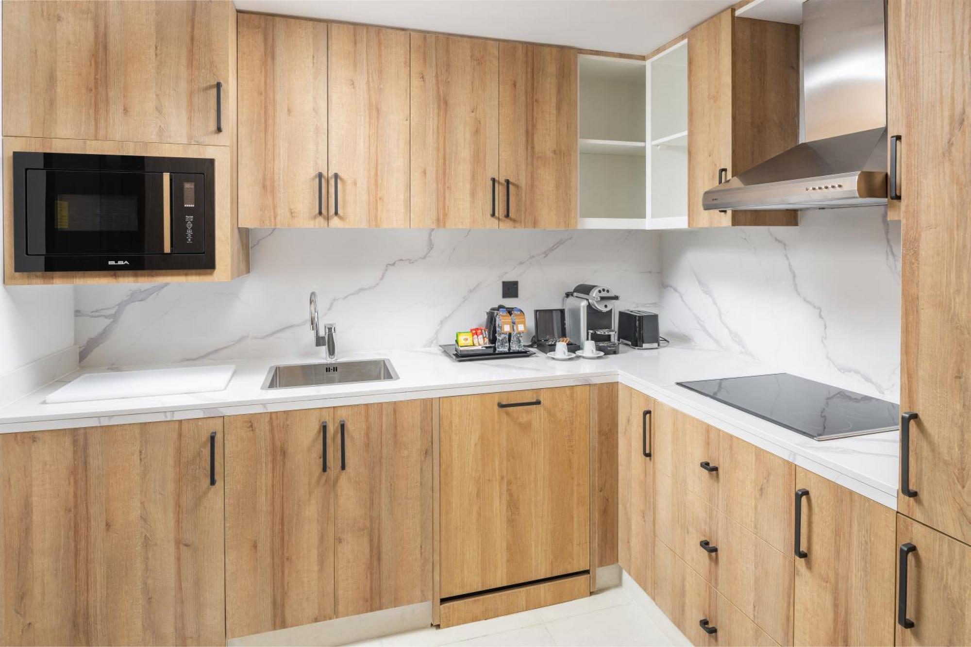 Taiba Suites Madinah Медина Экстерьер фото A modern kitchen