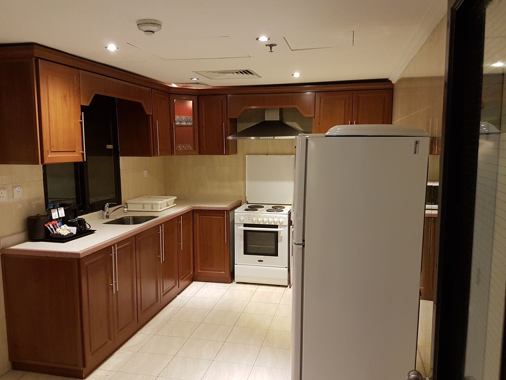 Taiba Suites Madinah Медина Экстерьер фото A kitchen in a hotel