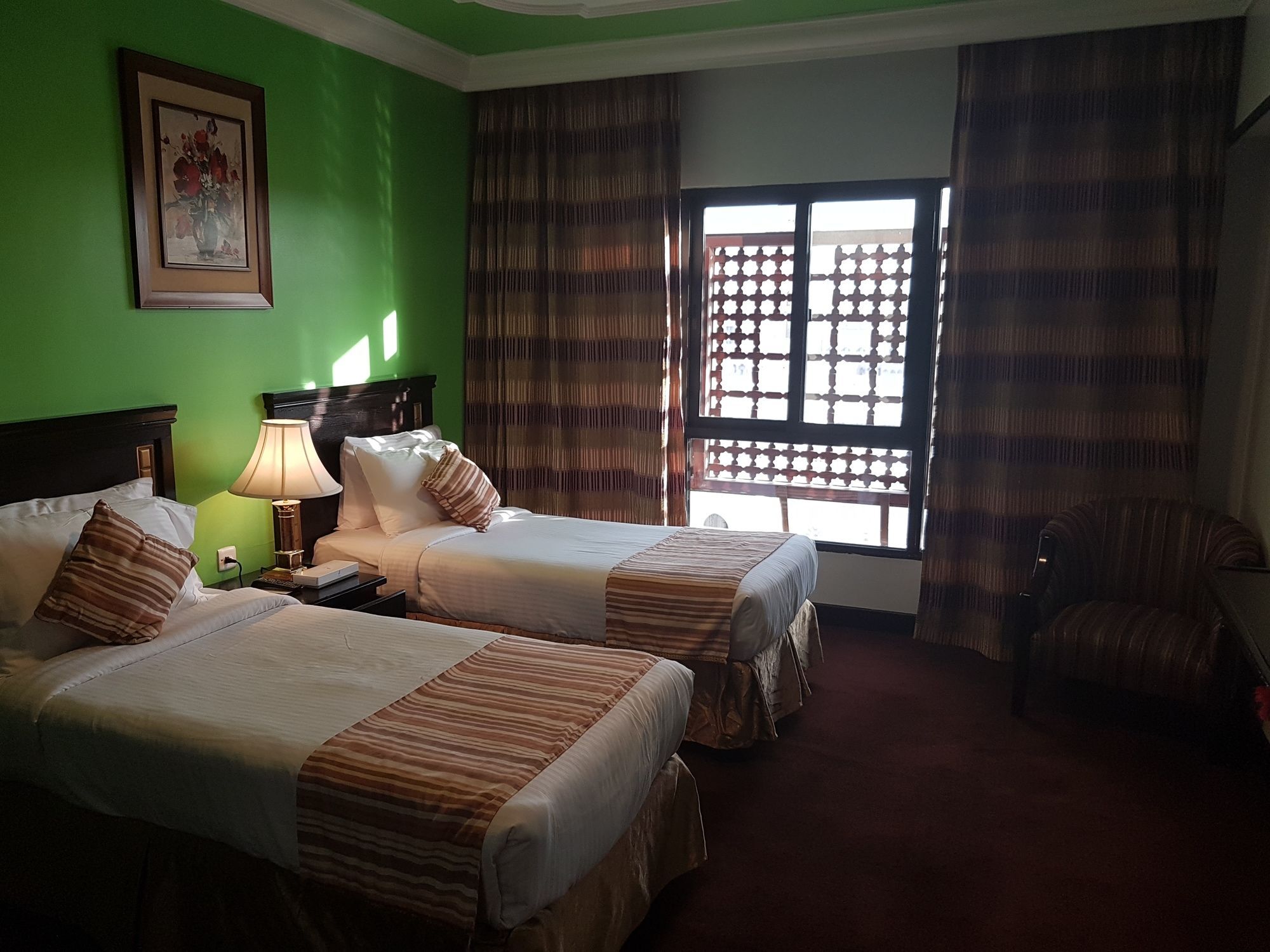 Taiba Suites Madinah Медина Экстерьер фото A room at the hotel
