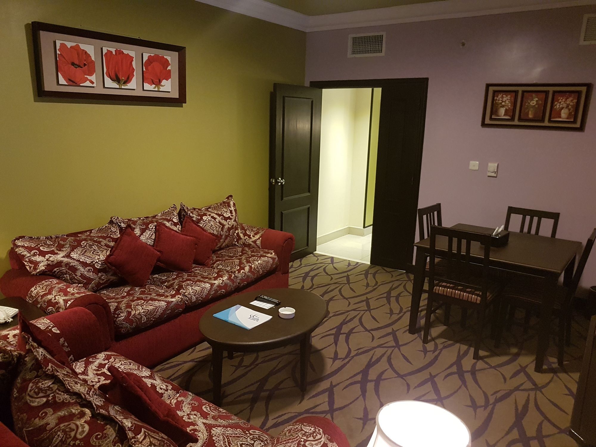 Taiba Suites Madinah Медина Экстерьер фото Living room of a suite at the MGM Grand