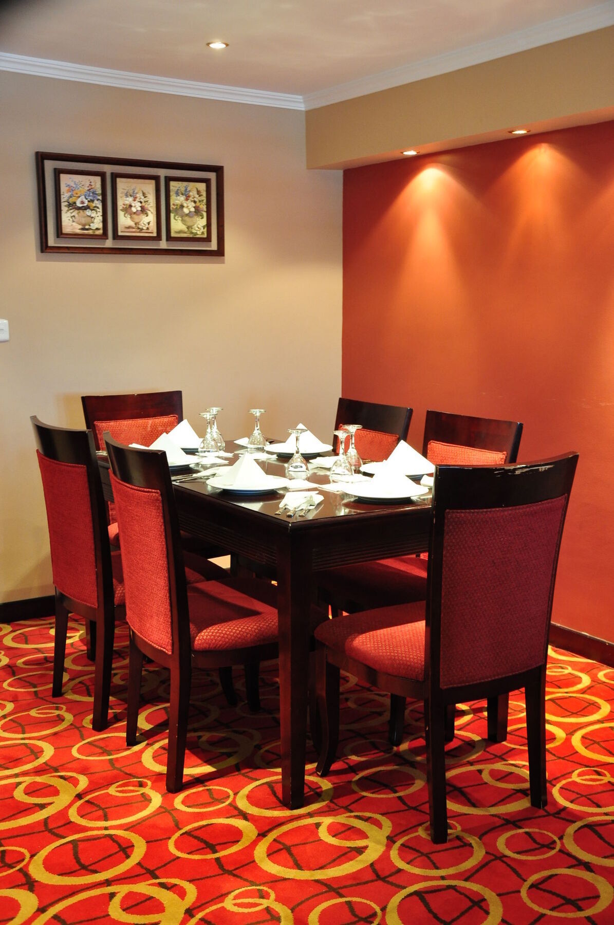 Taiba Suites Madinah Медина Экстерьер фото A dining table