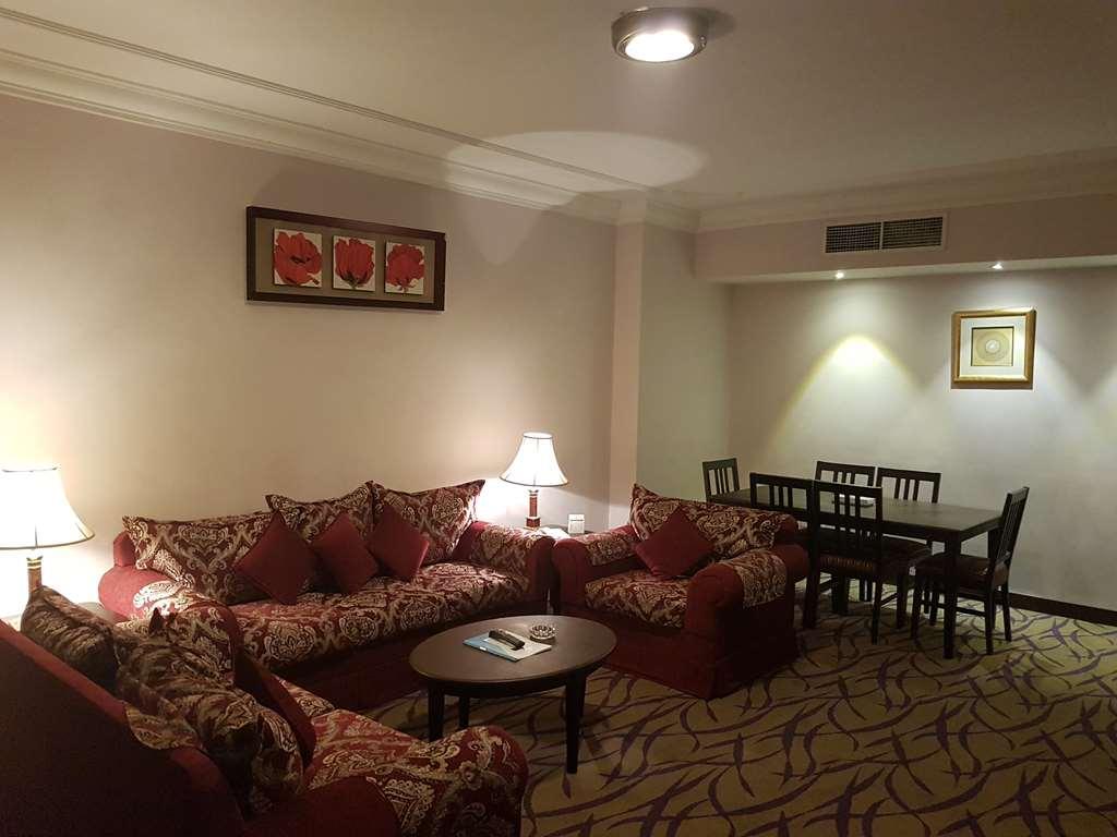 Taiba Suites Madinah Медина Номер фото A suite at the hotel
